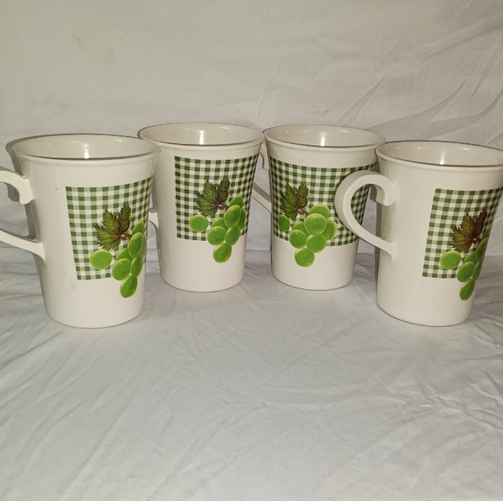 Set Of 4 Vintage Melanie Mugs